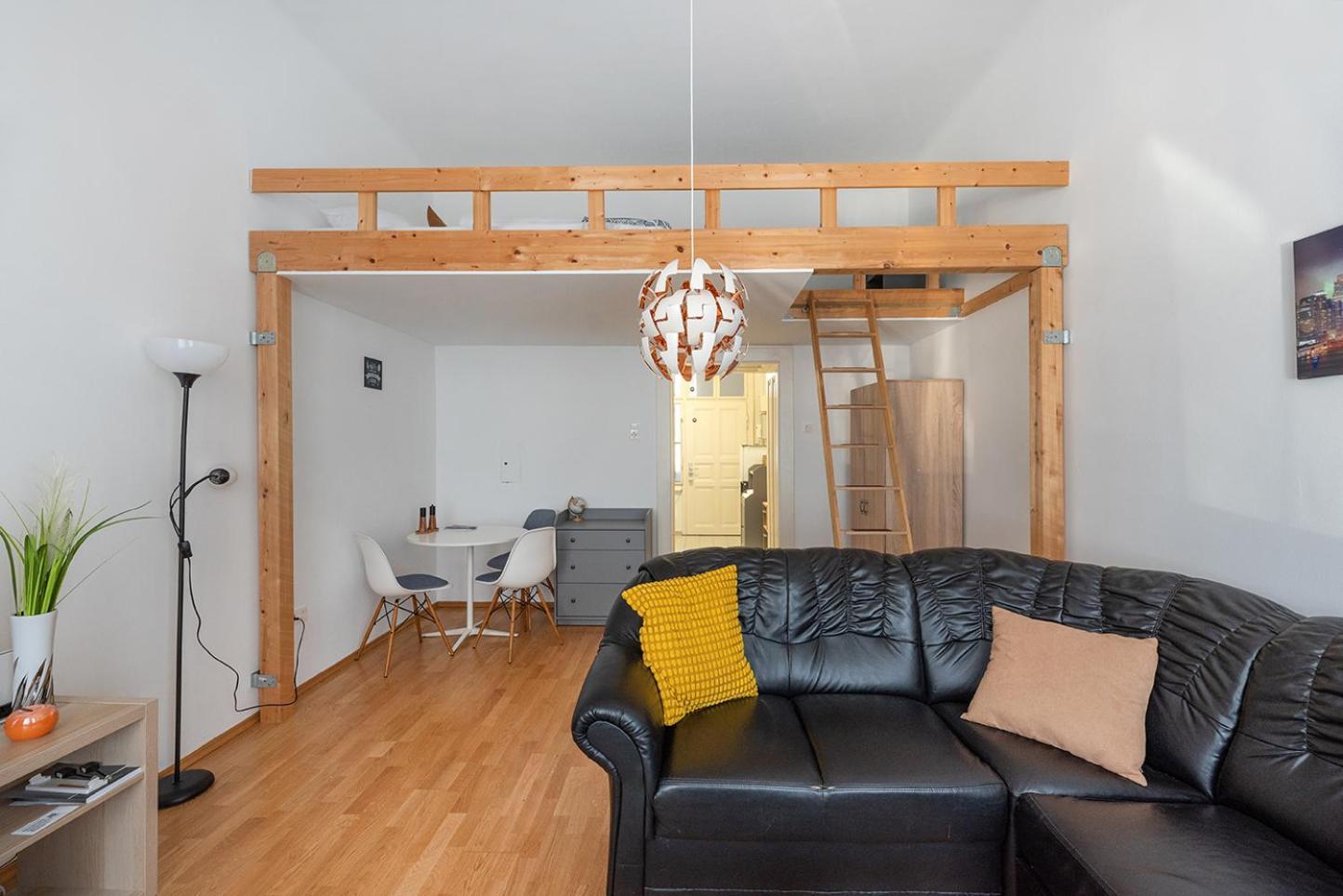 Ruhig Und Zentral Am Brunnenmarkt, Nur 15 Minuten Ins Zentrum Apartment