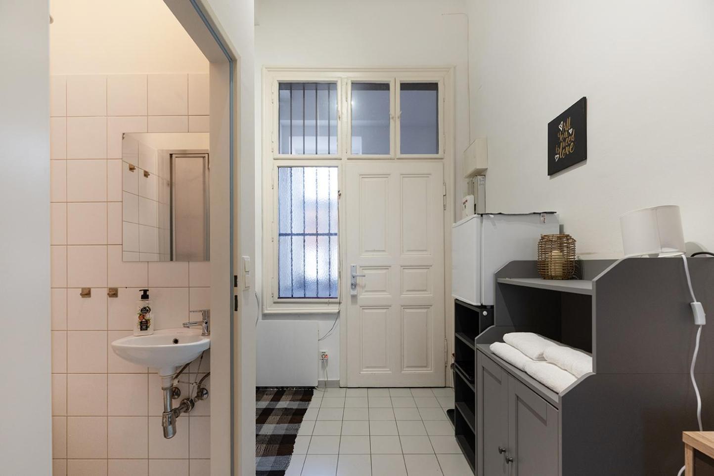 Ruhig Und Zentral Am Brunnenmarkt, Nur 15 Minuten Ins Zentrum Apartment